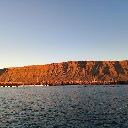 Magnifico Barco En La Graciosa Hotell Caleta de Sebo Exteriör bild