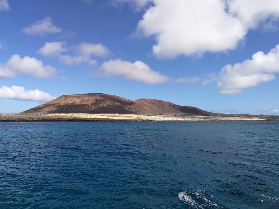 Magnifico Barco En La Graciosa Hotell Caleta de Sebo Exteriör bild