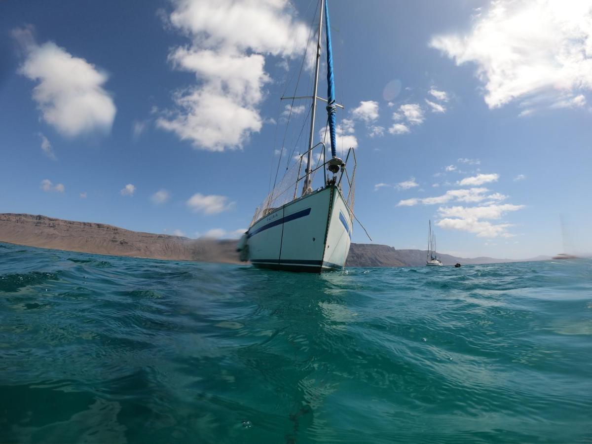 Magnifico Barco En La Graciosa Hotell Caleta de Sebo Exteriör bild