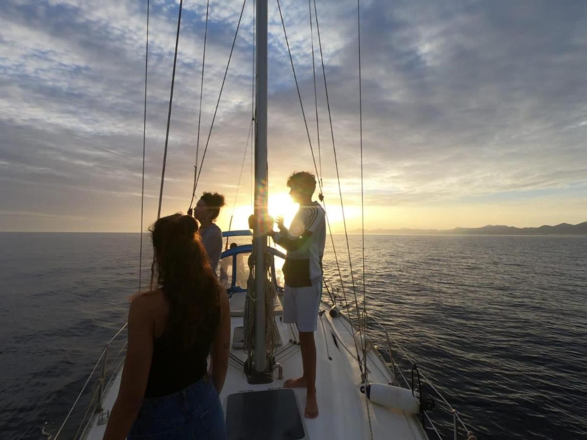 Magnifico Barco En La Graciosa Hotell Caleta de Sebo Exteriör bild