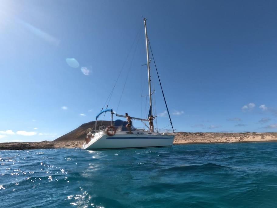 Magnifico Barco En La Graciosa Hotell Caleta de Sebo Exteriör bild