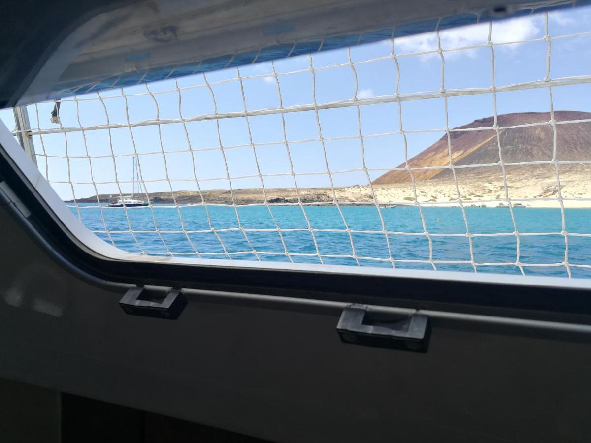 Magnifico Barco En La Graciosa Hotell Caleta de Sebo Exteriör bild