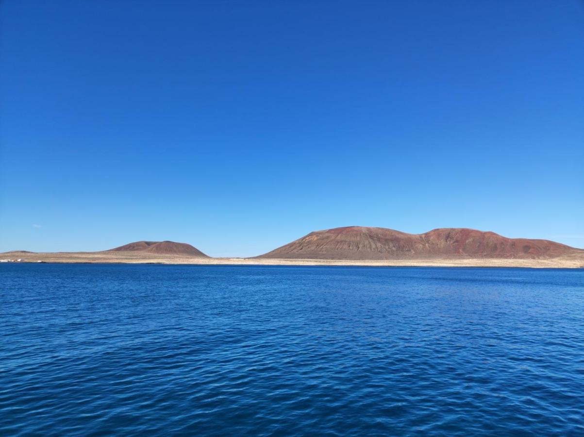 Magnifico Barco En La Graciosa Hotell Caleta de Sebo Exteriör bild