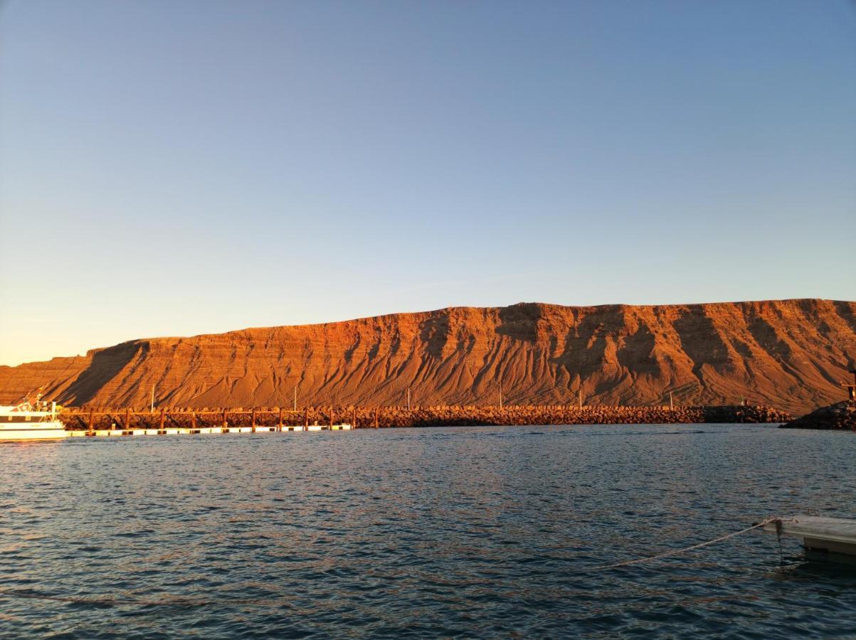 Magnifico Barco En La Graciosa Hotell Caleta de Sebo Exteriör bild